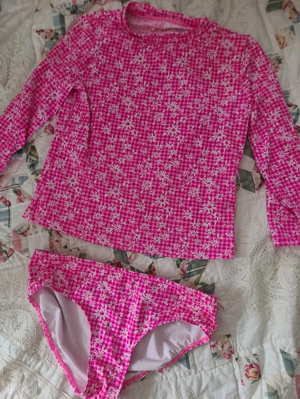 Lilly Pulitzer Girls Bobby Rashguard Set in Aura Pink Check You Out Girls 10